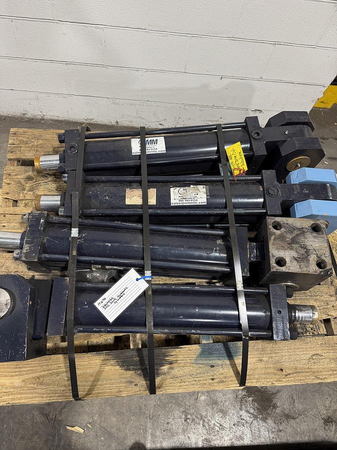 Used DISAMATIC AMC DRIVE HYDRAULIC CYLINDERS