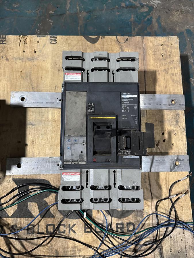 Used SCHNEIDER ELECTRIC PJ 1200 CIRCUIT BREAKER.
