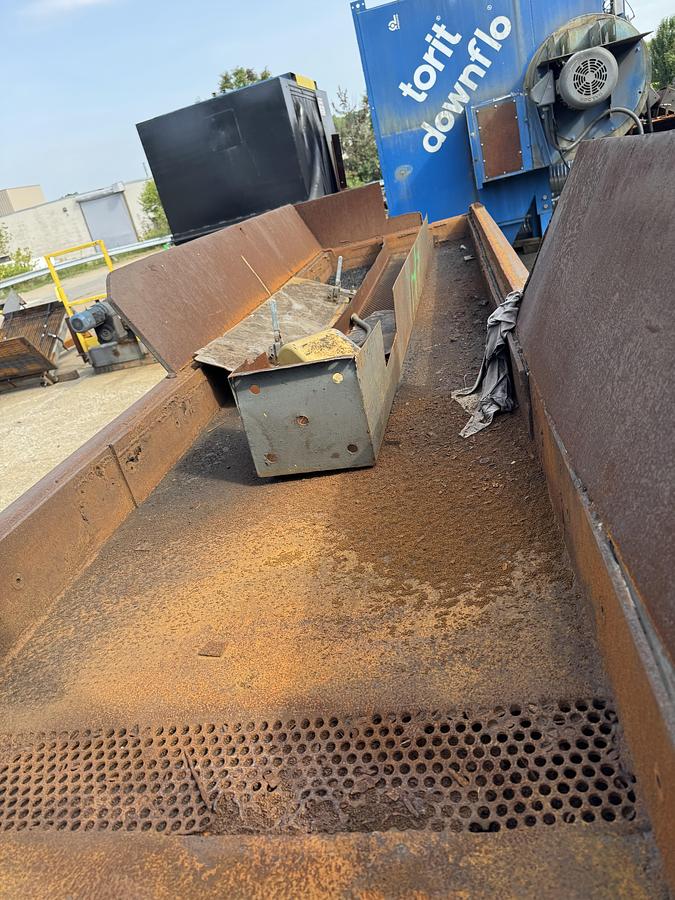 Used CARRIER HR 3680 S VIBRATING CONVEYOR
