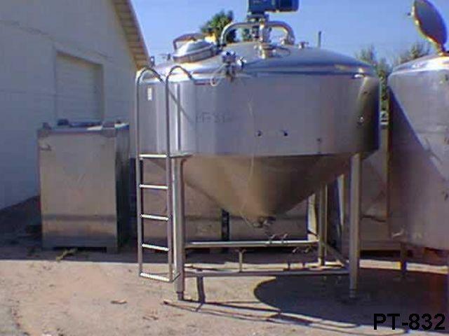 Usado 1500 GALLON MIX TANK.  APV MODEL PC SERIAL G1164