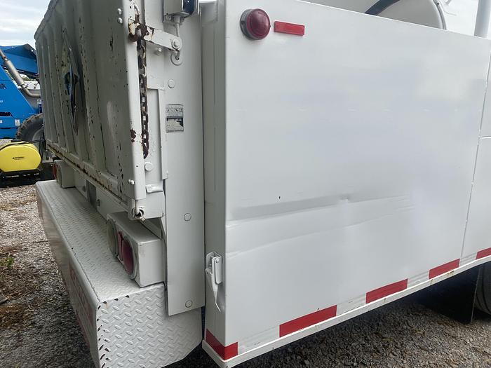 Used 2002 Freightliner Fuel truck