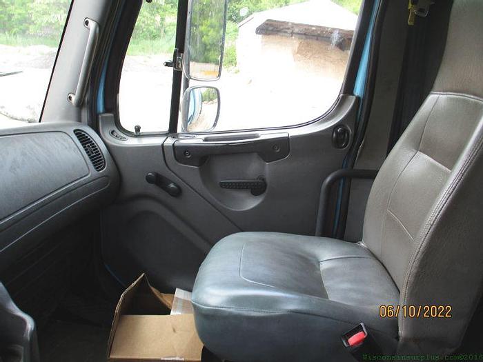 Used 2004 Freightliner M2-106