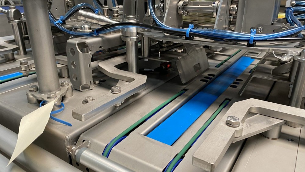 Used Fully automatic twin lane Jasa sleever, brand new