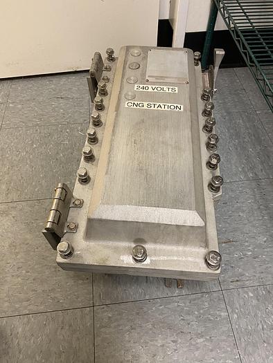 Used Cooper Crouse-Hinds Explosion Proof Disconnect Switch EBMBBFDW3 30A FUSSIBLE 600V