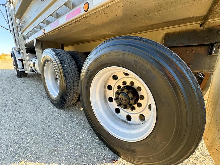 Used 2017 Freightliner 122SD Gravel Dump Truck for Sale - Automatic