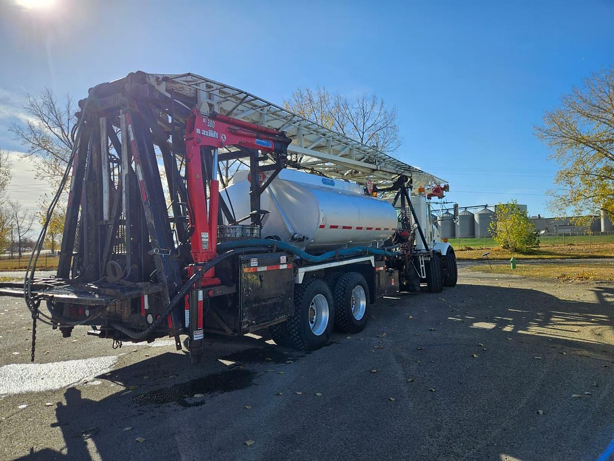 Used 2005 Kenworth T800 Flushby Rig