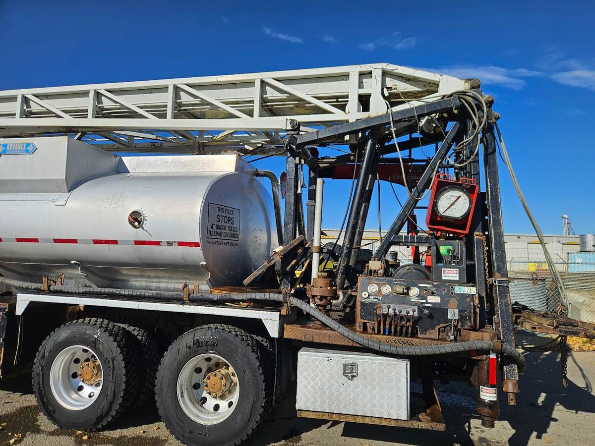 Used 2005 Kenworth T800 Flushby Rig