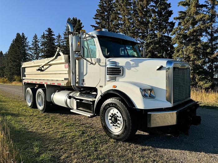 Used 2017 Freightliner 122SD Gravel Dump Truck for Sale - Automatic