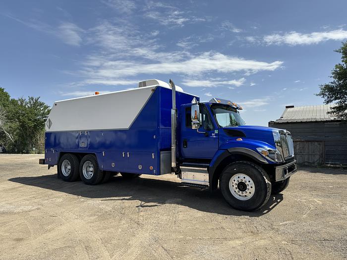 Used 2019 International 7400 Wireline Truck for Sale