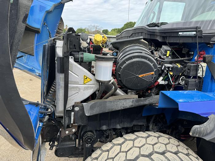 Used 2019 International 7400 Wireline Truck for Sale