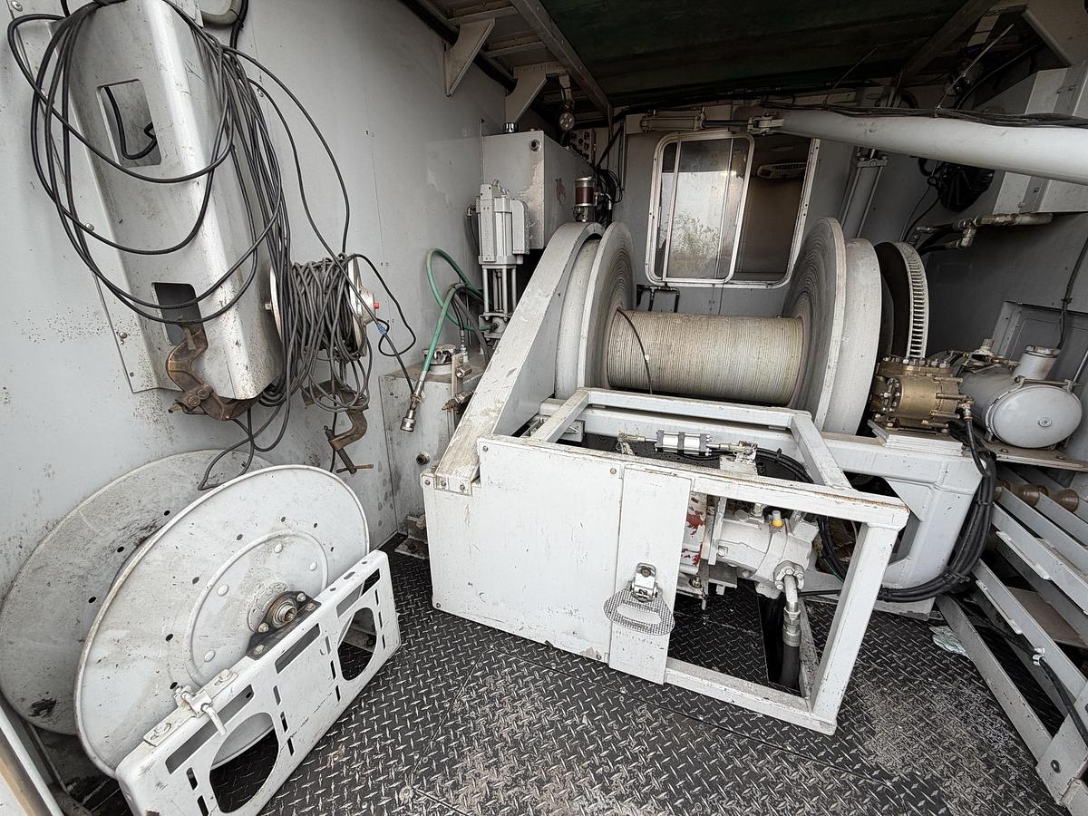 Used 2017 Kenworth T800 Wireline Truck for Sale