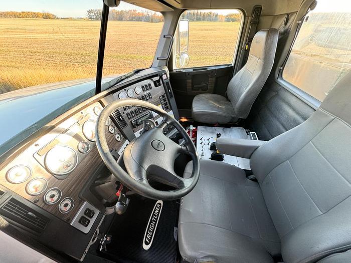 Used 2017 Freightliner 122SD Gravel Dump Truck for Sale - Automatic