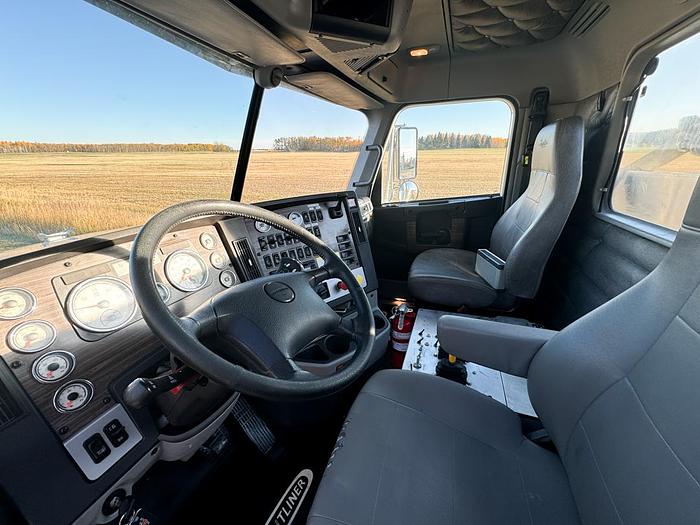 Used 2017 Freightliner 122SD Gravel Dump Truck for Sale - Automatic