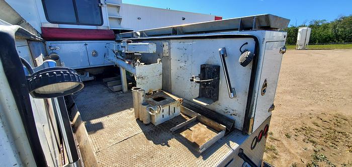 Used 2008 Peterbilt 365 Service truck