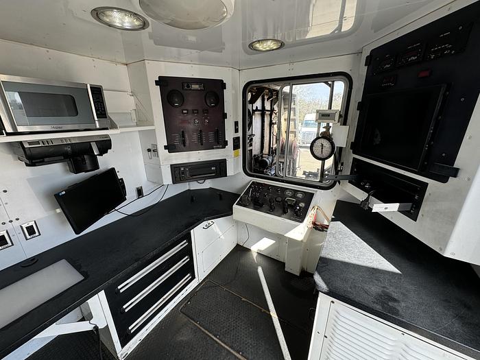 Used 2013 Kenworth T800 Wireline Truck for Sale