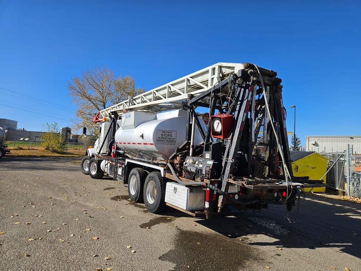 Used 2005 Kenworth T800 Flushby Rig