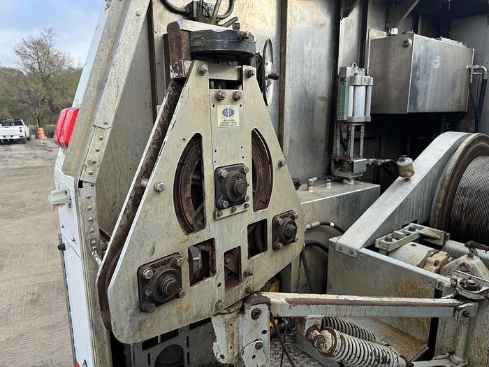 Used 2012 Peterbilt 367 Wireline Truck for Sale