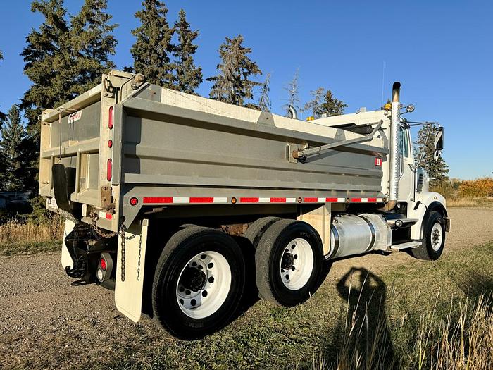 Used 2017 Freightliner 122SD Gravel Dump Truck for Sale - Automatic