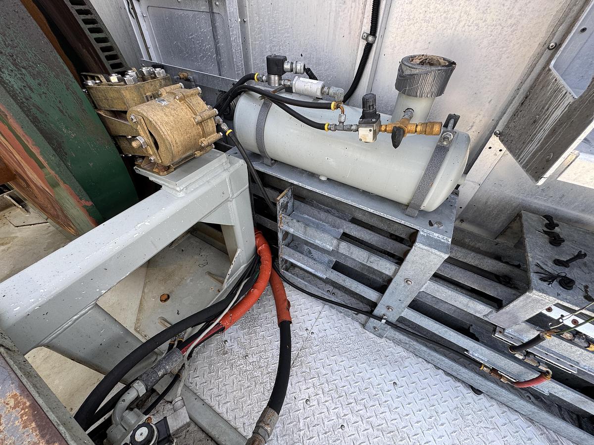 Used 2012 Single Drum Texas Wireline Truck for Sale