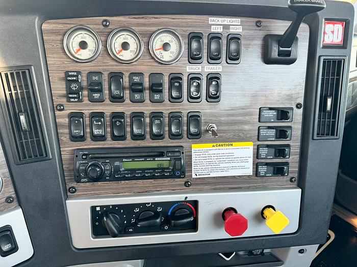 Used 2017 Freightliner 122SD Gravel Dump Truck for Sale - Automatic