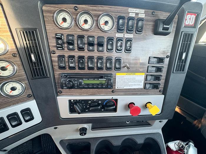 Used 2017 Freightliner 122SD Gravel Dump Truck for Sale - Automatic