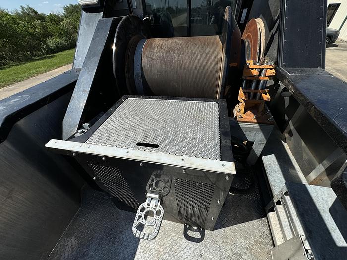 Used 2019 Peterbilt 567 Wireline Truck for Sale