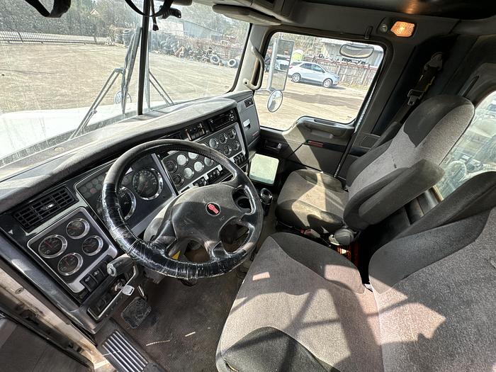 Used 2013 Kenworth T800 Wireline Truck for Sale