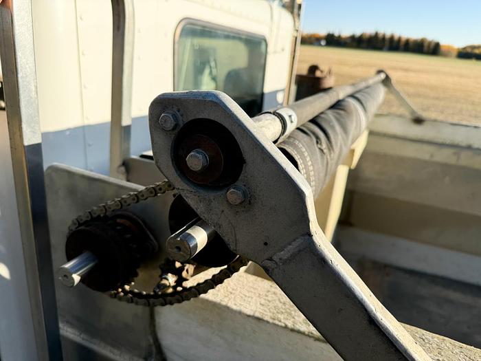 Used 2017 Freightliner 122SD Gravel Dump Truck for Sale - Automatic