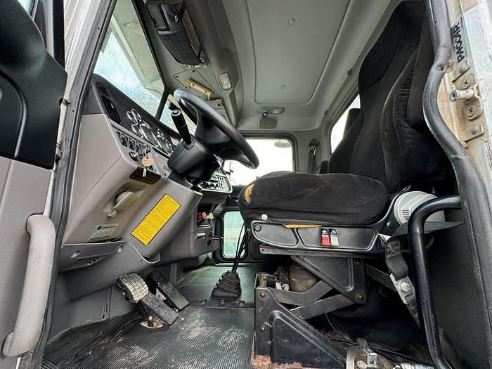 Used 2012 Peterbilt 367 Wireline Truck for Sale