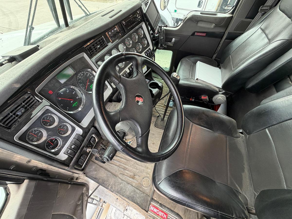 Used 2017 Kenworth T800 Wireline Truck for Sale