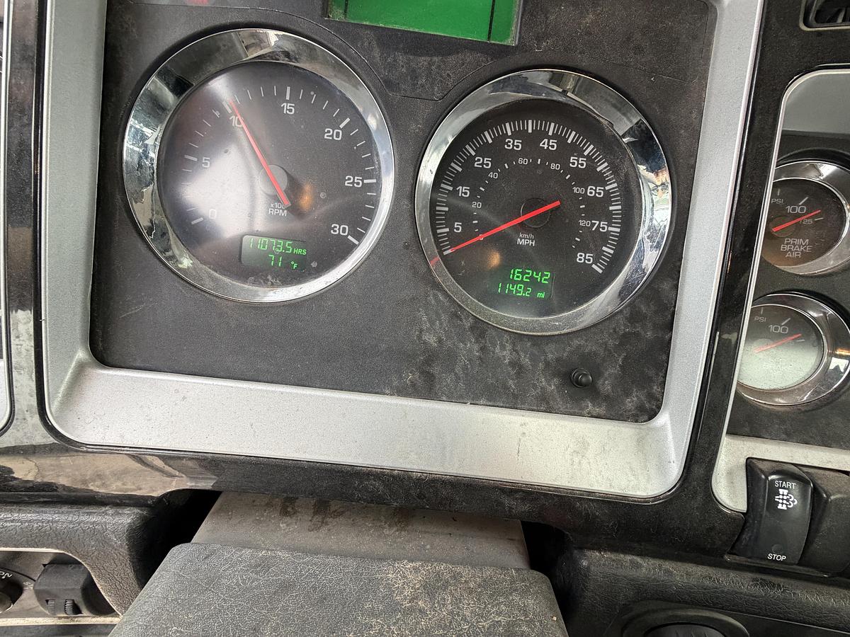 Used 2017 Kenworth T800 Wireline Truck for Sale