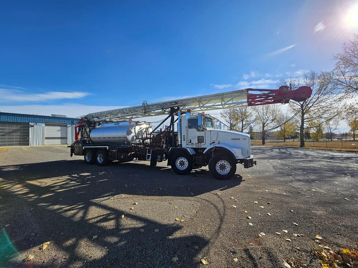 Used 2005 Kenworth T800 Flushby Rig