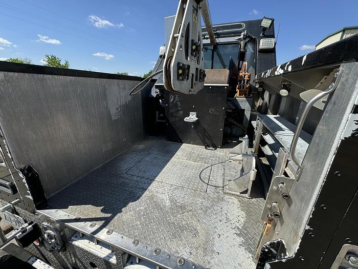 Used 2019 Peterbilt 567 Wireline Truck for Sale