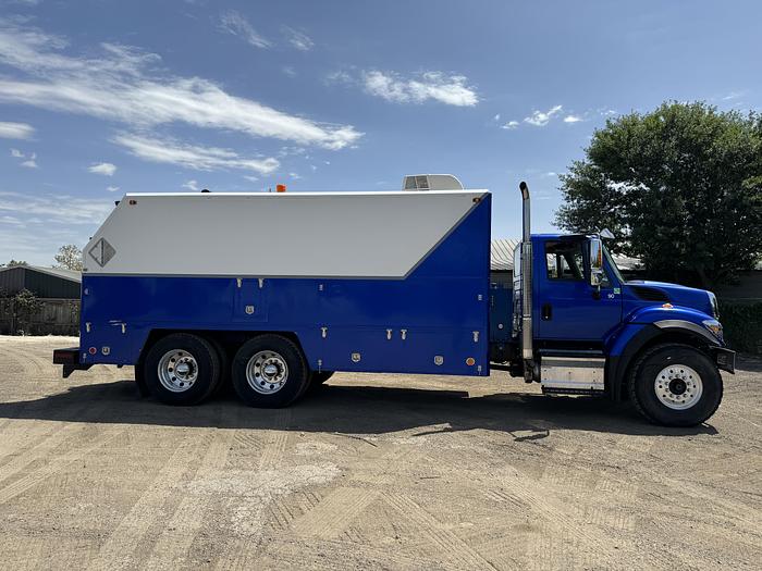 Used 2019 International 7400 Wireline Truck for Sale