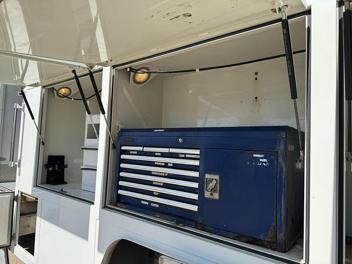 Used 2006 International Wireline Truck for Sale