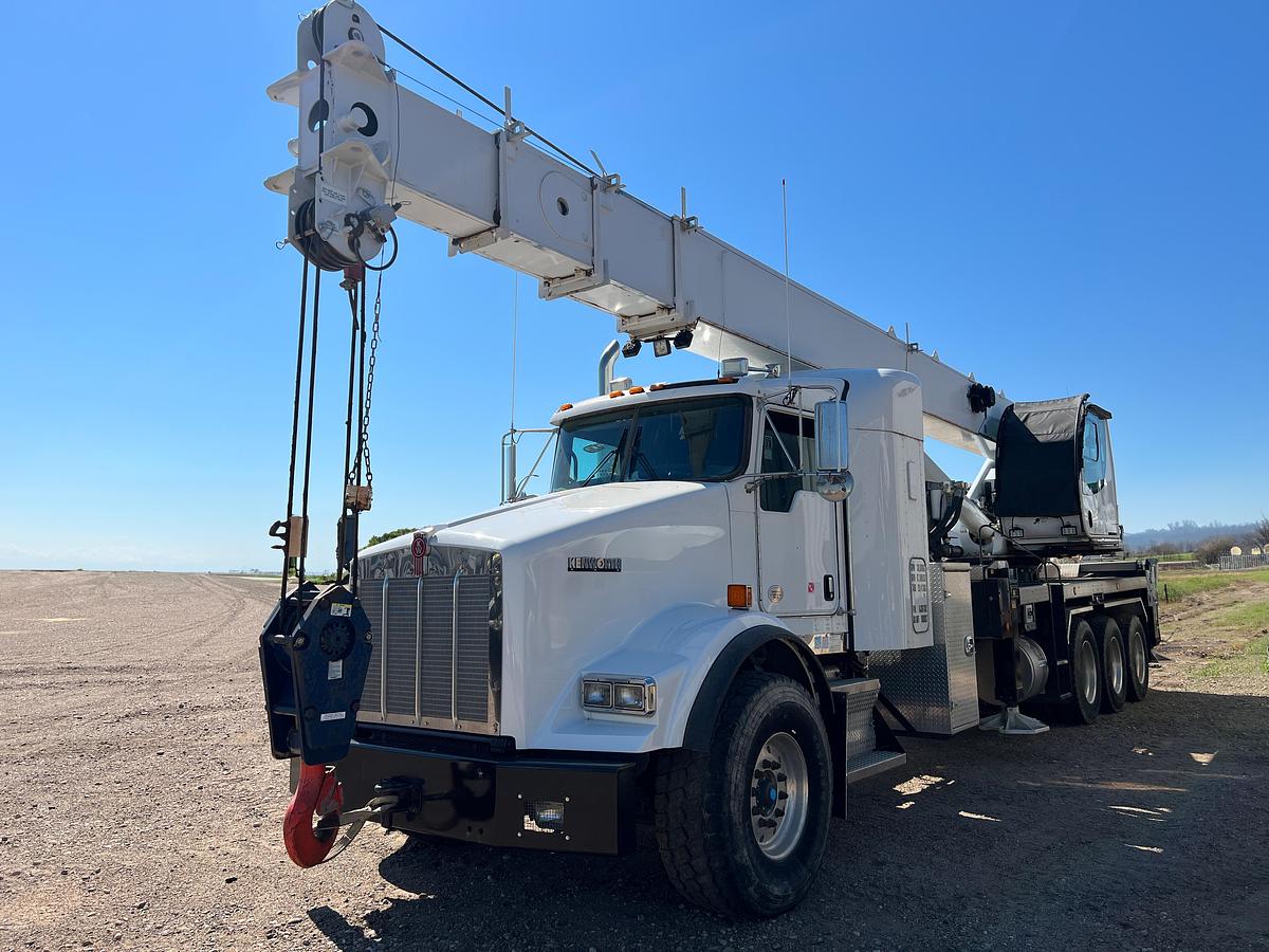 Used 2013 Kenworth T800 - MANITEX 5096S Boom Truck Crane for Sale