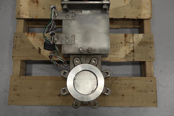 Unused ITT C67 4" Air Operated Knife Gate Valve #44133