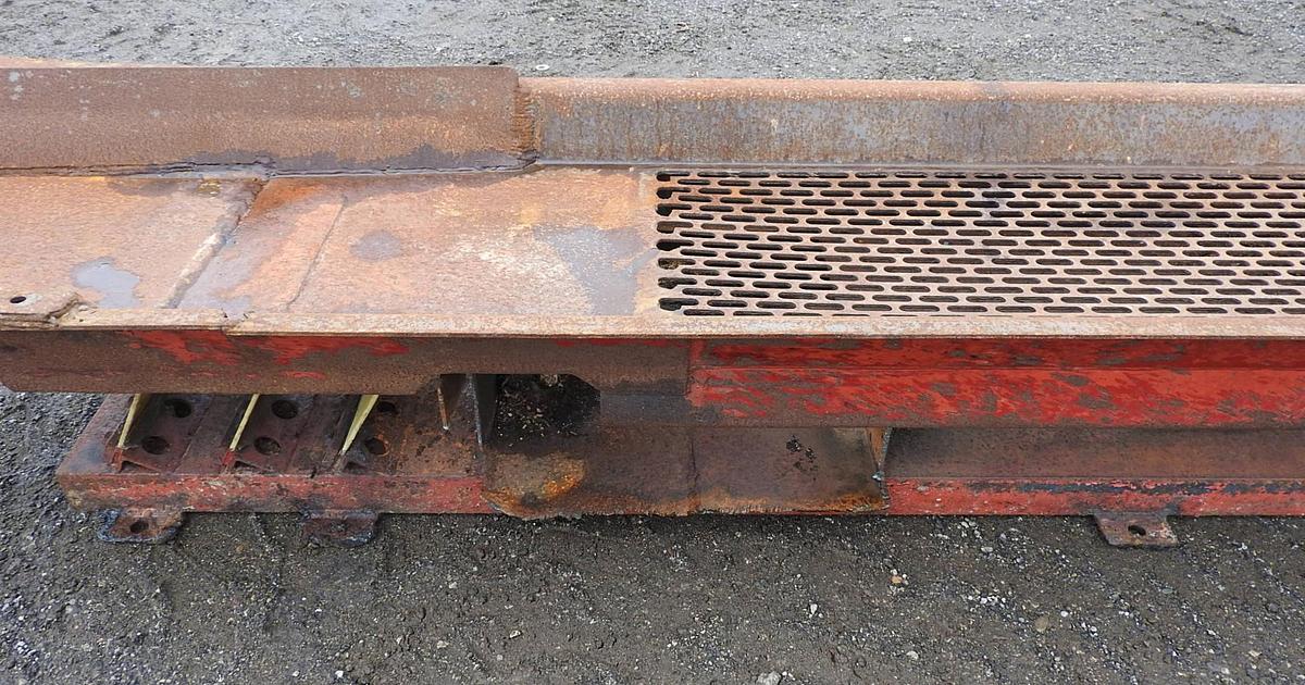 Used Vibrating Conveyor
