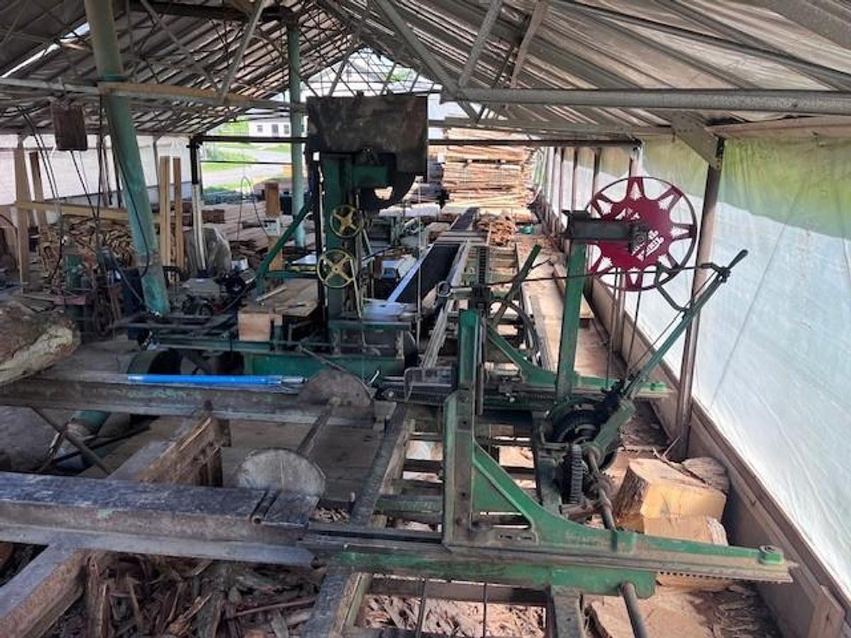 Used A Smicksburg Bandmill,Cornel Edger, Decks, Power unit , a mill set-up