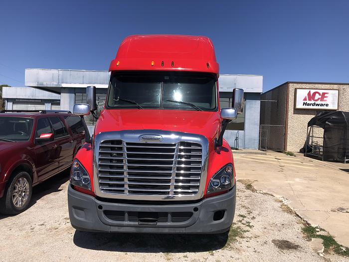 Used 2015 Freightliner Cascadia