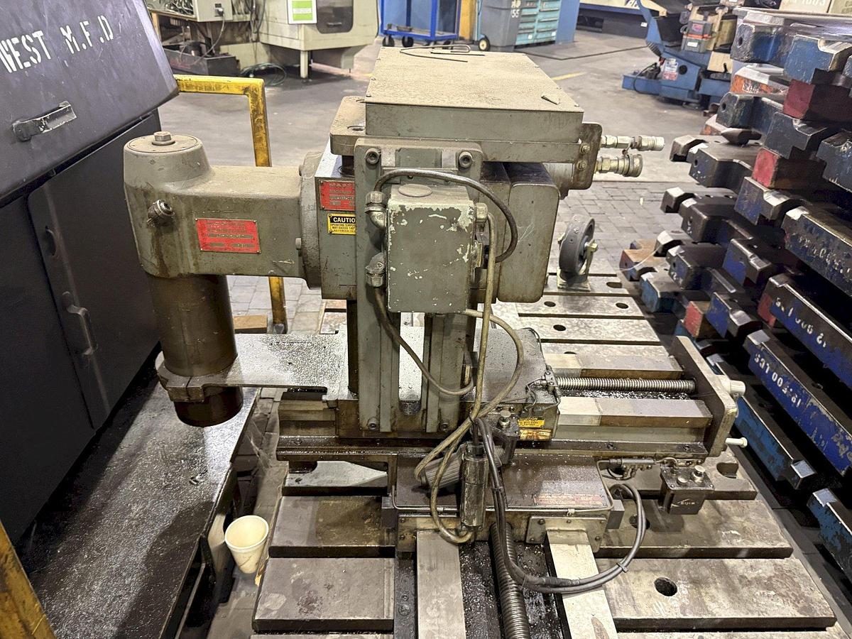 Used 40 TAPER MASTER MACHINE TOOLS PORTABLE HYDRAULIC MILL WITH CROSSLIDE & T-SLOTTED BASE TABLE: