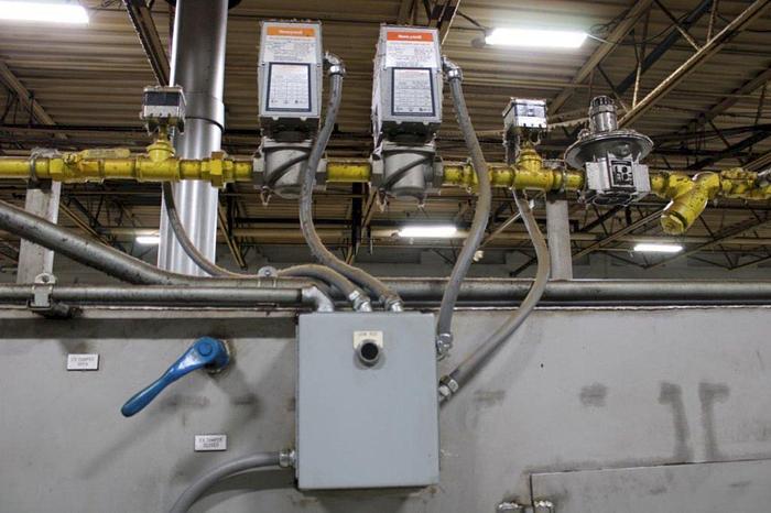 Used 4-Stage Continental Equipment Corp Gas Heat Stainless Steel Conveyor Washer w/ 18" X 15" H Opening