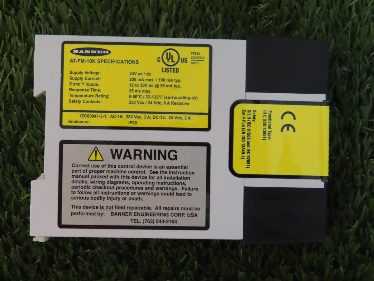 Banner AT-FM-10K / 60698 Duo-Touch Two Hand Control Machine Safety Relay Module