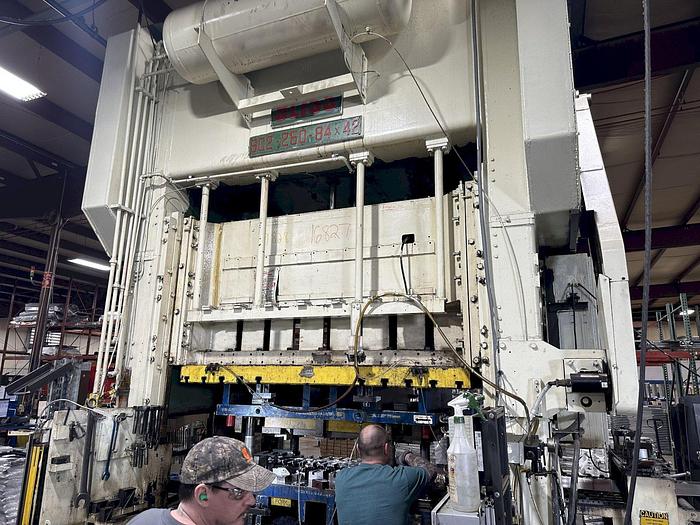 Used 250 TON BLISS SC2-250-84-42 STRAIGHT SIDE PRESS