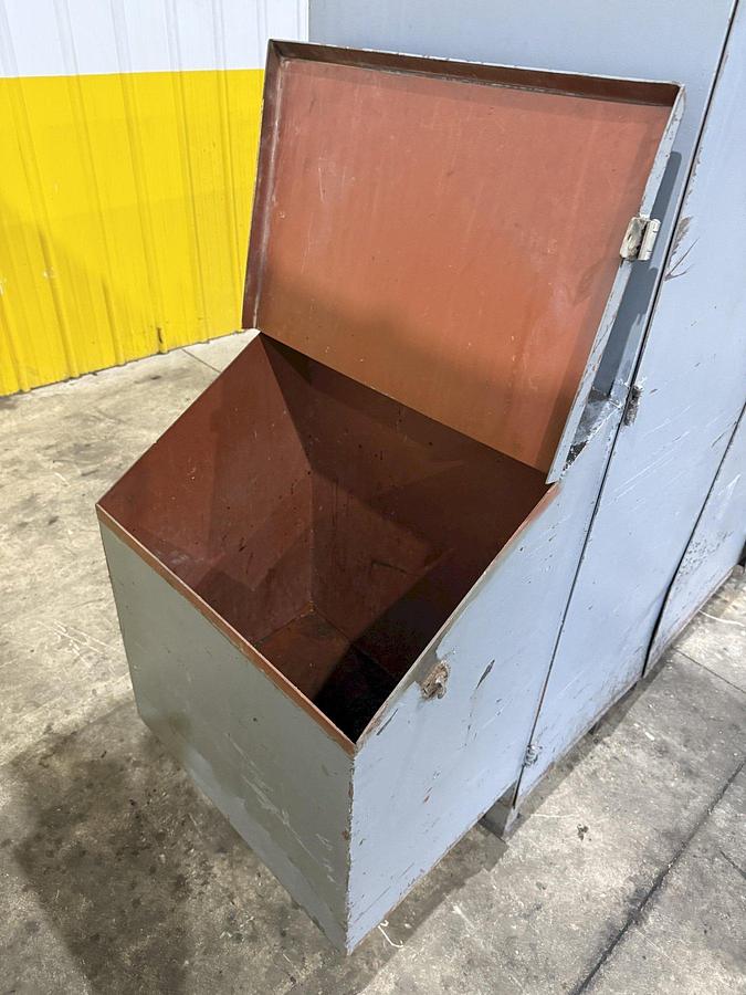 Used HEAVY DUTY ROLLING TOOL CABINET / STORAGE CART