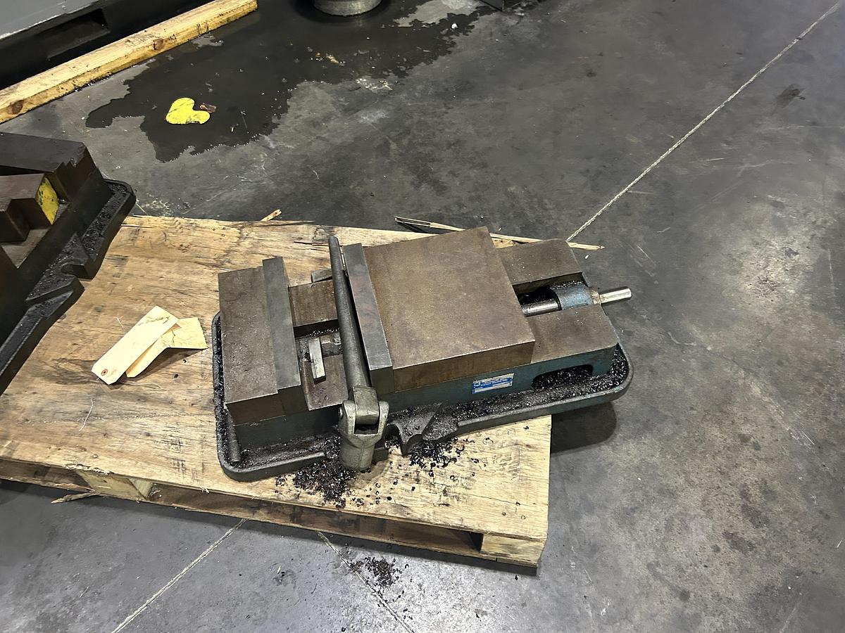 Used Kurt Machine Vise, Model: D100
