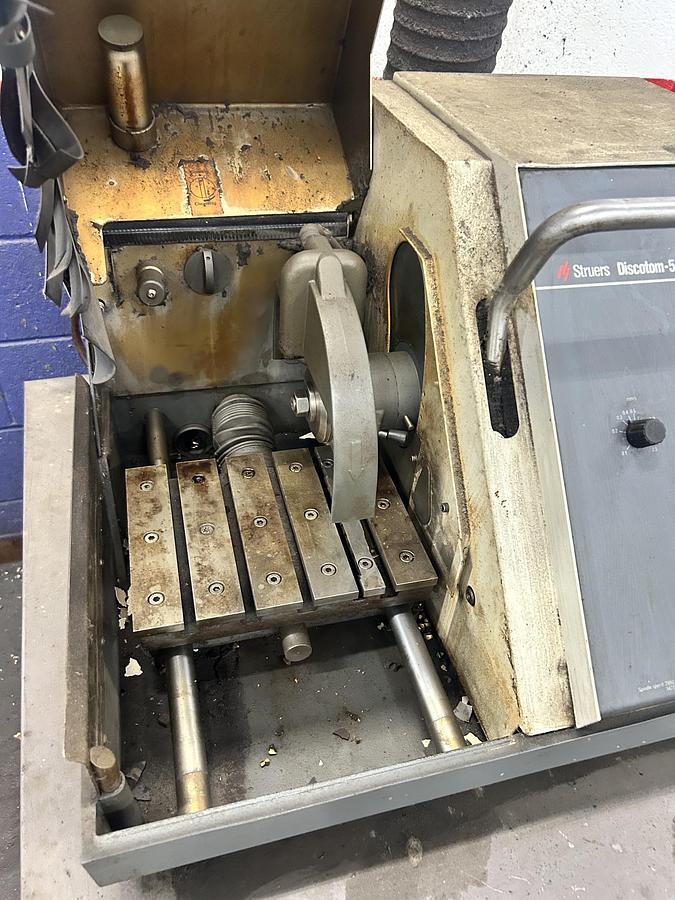 Struers Discotom-5 Cutoff Saw
