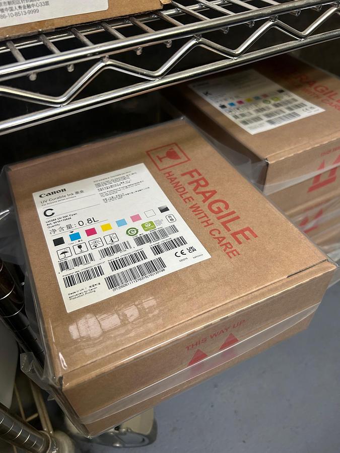 Used Oce Arizona 550 XT + WIO Wide Format UV Flatbed Printer with Roller Attachement (2011)