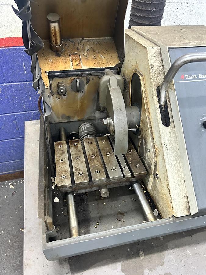 Struers Discotom-5 Cutoff Saw