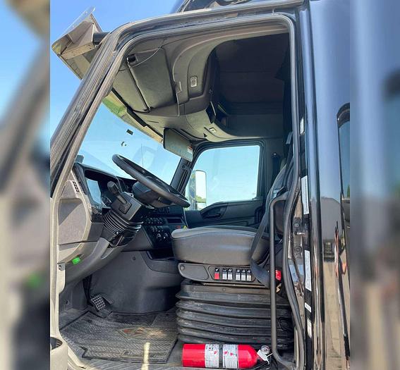 Used 2017 International LT625 6X4 Semi Tractor